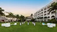 MBJIF-P0539-Hotel-Exterior-East-Lawn-Cocktail-Set.16x9