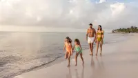 PUJIF-P0279-Family-Beach-Daytime-Walk.16x9