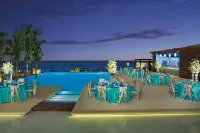 SEVCU-GRP-PoolParty-3-CB