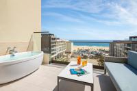 HRHLC_DELUXE_PLATINUM_BALCONY_OCEAN_VIEW