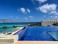 hyatt-ziva-cancun-pool