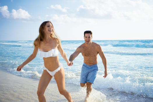 sp_Beach_Couple_Splash