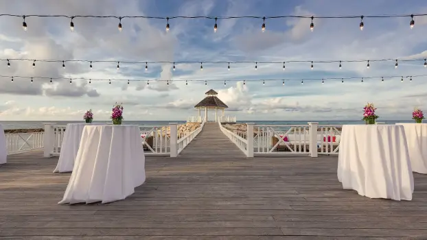 MBJIF-P0459-MICE-Ocean-Gazebo-Reception-Setup-2.16x9