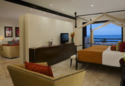 Preferred Club Honeymoon Suite 